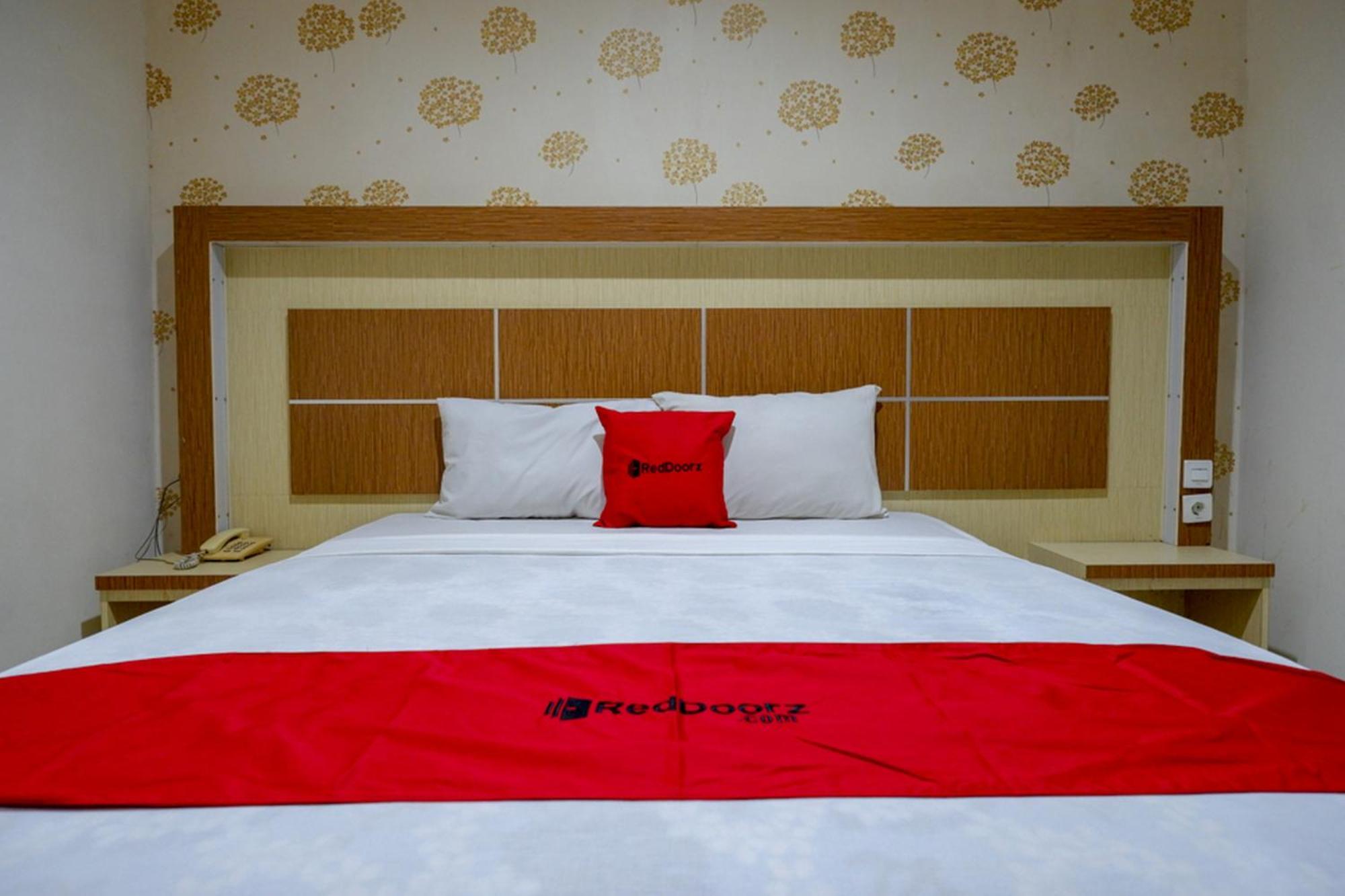 Reddoorz @ Hotel Bumi Palupy Exterior foto