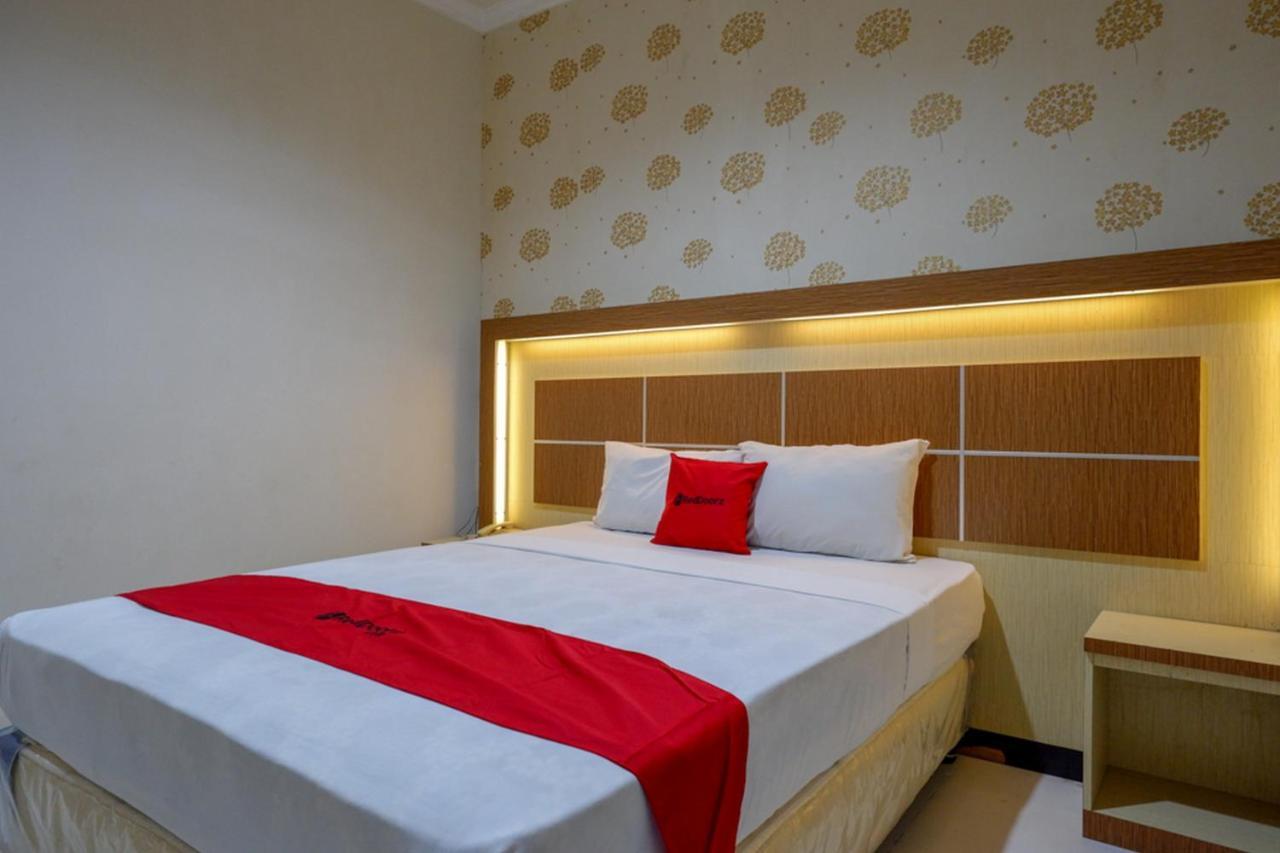 Reddoorz @ Hotel Bumi Palupy Exterior foto