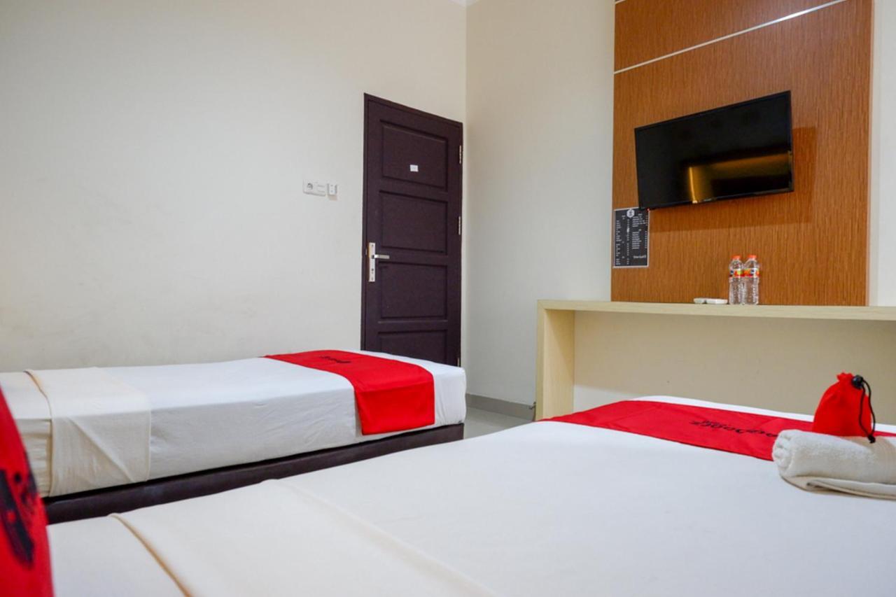 Reddoorz @ Hotel Bumi Palupy Exterior foto